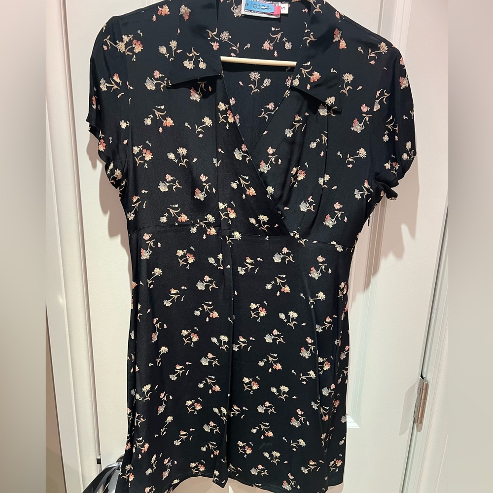 Dark Navy Dress 🌼 w/pretty floral pattern